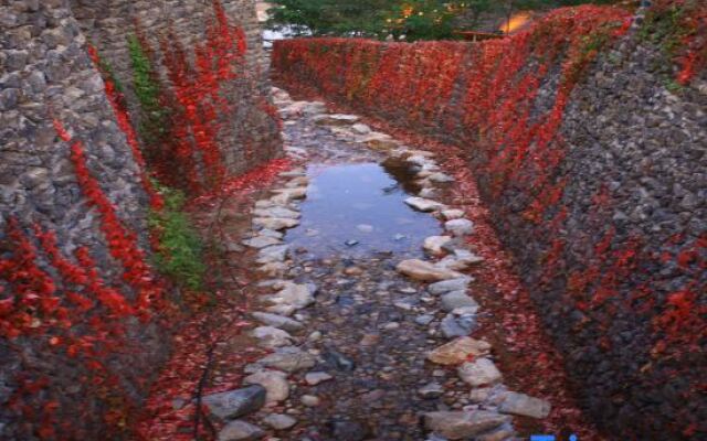 Rainbow Valley Hotspring Holiday Hotel