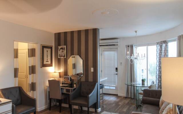 Posh Palm Springs Inn