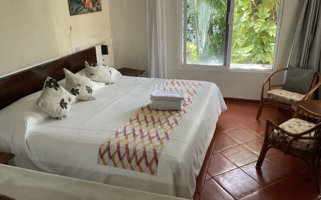 Maria's Kan Kin with Private Beach