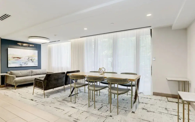 Elegant 2BR Apartment Minutes From DC
