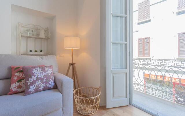 Independence Apartment With Balcony by Rent all Como