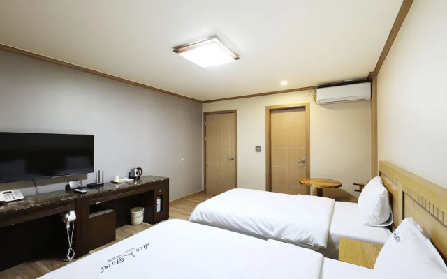 Ace Family Hotel
