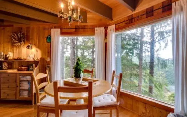Cannon Beach Tree House