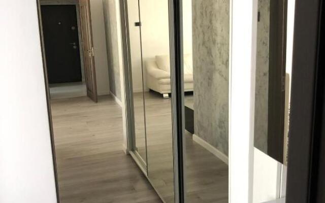 White & Silver Luxury Suite Craiova