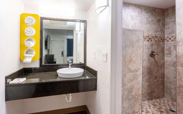 Motel 6 Valdosta, GA - University