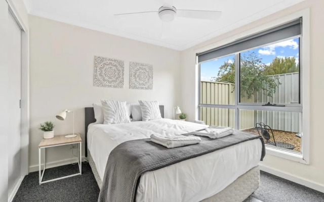 Stylish and Spacious Launceston Villa + Free Wifi