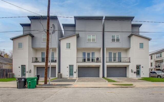 Cozy Downtown Modern Townhome