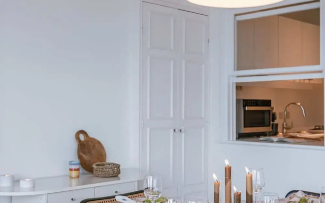 Beautiful Seaview Apartment With Private Garage