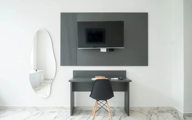 w Radiant 1BR w AC Near Ciudad Amurallada