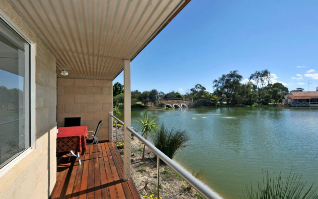Lakeside Holiday Apartments