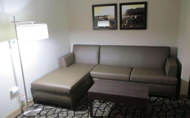 Best Western Plus Lakeview Hotel