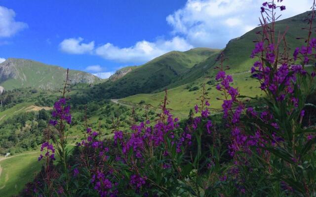 Exquisite Mansion in Cantal with Jacuzzi, Sauna and Pool