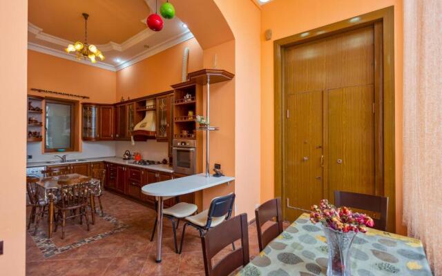 Royal Suite Apartment on Nizami Street