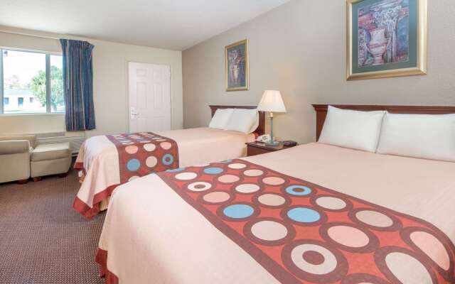 Super 8 by Wyndham Centerville-Richmond