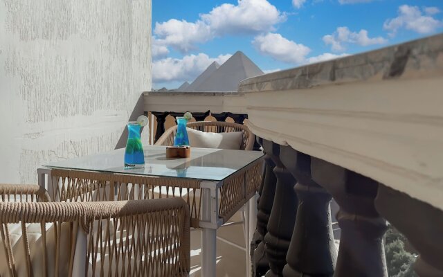 Crowne pyramids palace