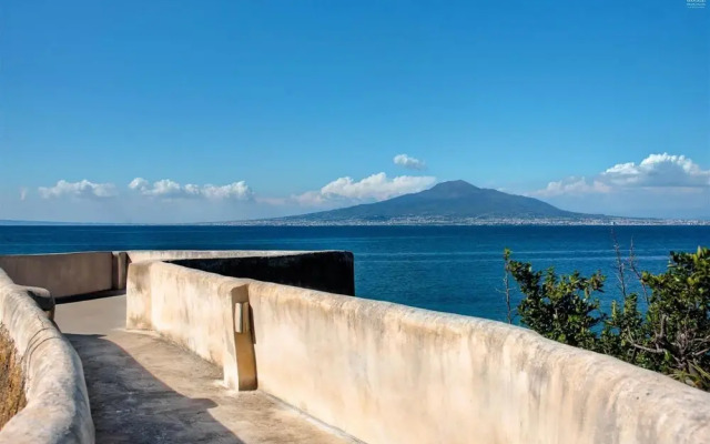 Villa Degli Dei - Private Waterfront Villa