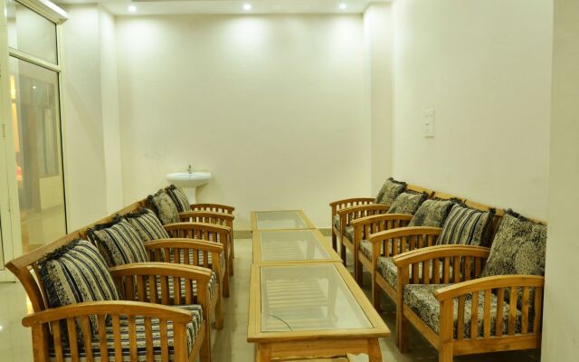 OYO 7372 Platinum Inn