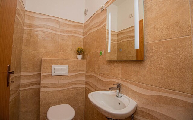 Beautiful Home in Grebastica With 4 Bedrooms and Wifi