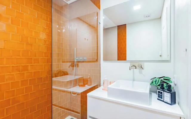 Oeiras Spacious and Coastal Flat