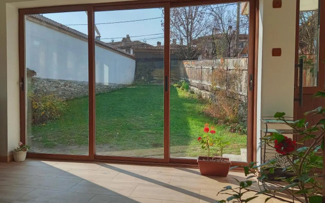 Villa Lyutovi Holiday Home