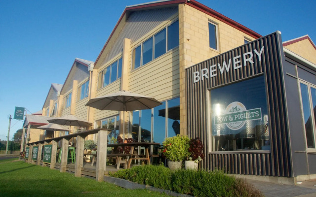 Sow and Piglets Guesthouse - Hostel