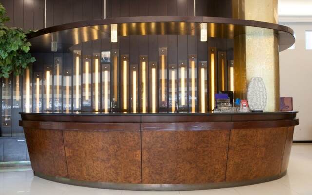 RedDoorz Plus near Floating Market Lembang