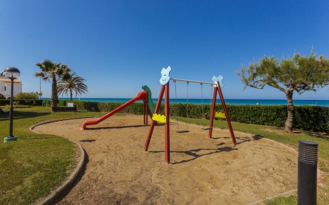 Beautiful 2-Bed first beach line apartment for 6