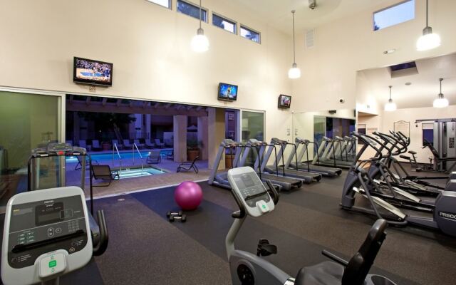 Global Luxury Suites at Stoneridge Mall
