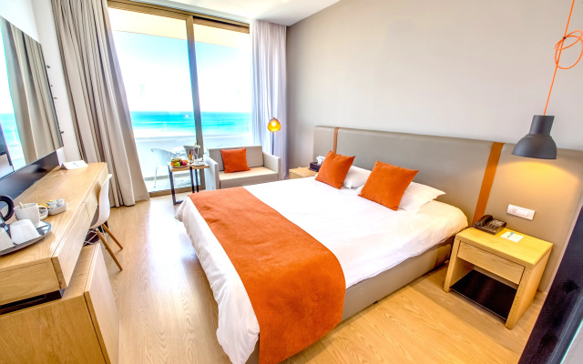 Crystal Springs Beach Hotel