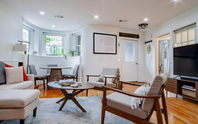 Fancy 1-BR in Central Location ⚜ Parking available