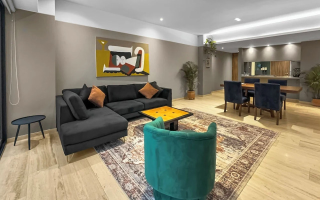 23Gh3 2BR 2.5 Baths with a Private Patio