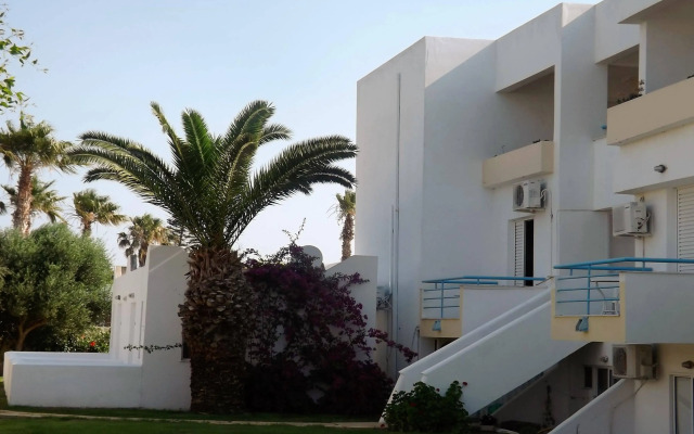 Leonidas Hotel and Studios