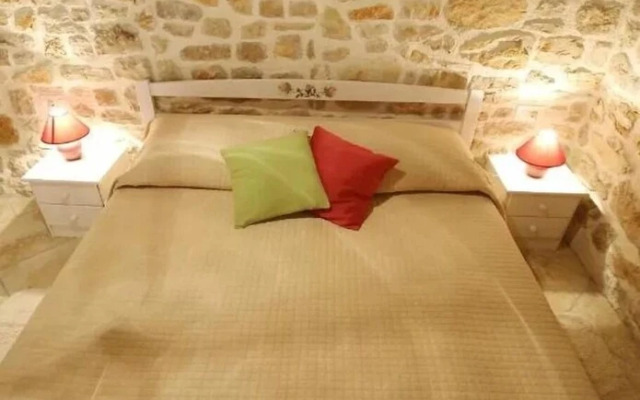 Josi - With Jacuzzi - H