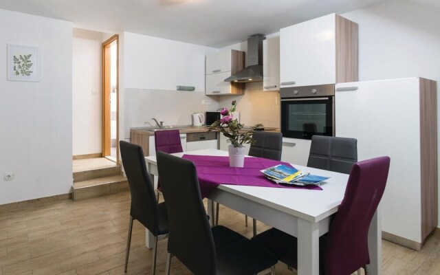 Stunning Home in Kastel Stari With Wifi and 2 Bedrooms