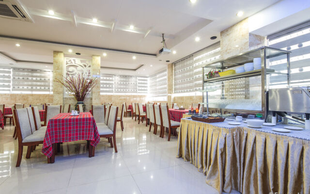 Kin Hotel Ly Tu Trong