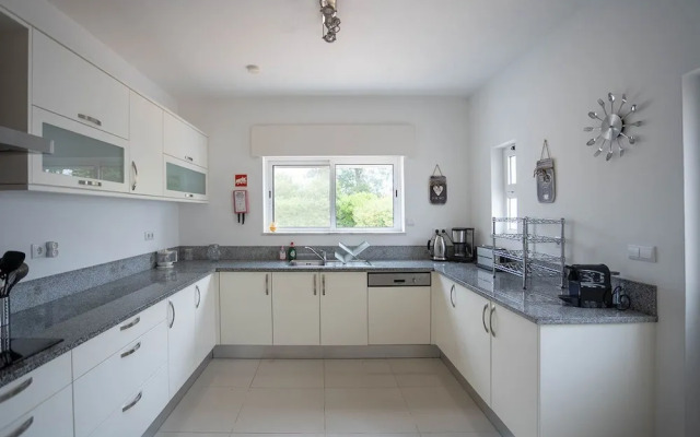 16 Centeanes Fabulous Location Just Short Walk t