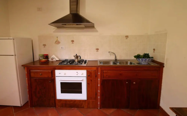 Beautiful Farmhouse with Hot Tub in Umbria