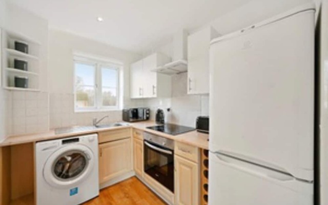 Stylish 2 bed Apt - Free Parking