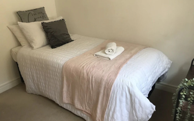 Stunning 2-bed Apartment in Newton Abbot