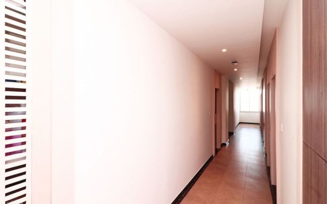 OYO 4477 City Square Hotel