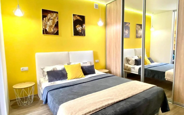 Grey&Yellow on Kotsybinsky Avenue