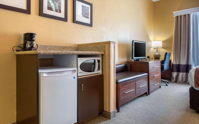 Comfort Suites Louisville Airport