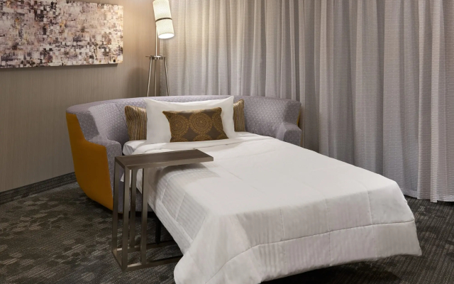 Courtyard by Marriott Kingston Highway 401/Division Street