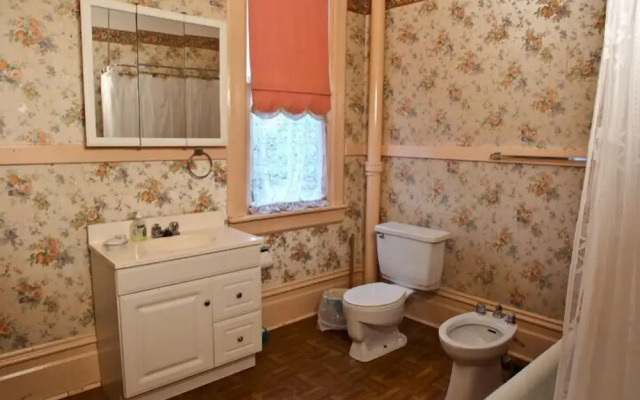 Towle House 1006