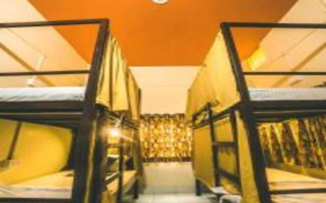 On The Ghat By Howdy Hostels