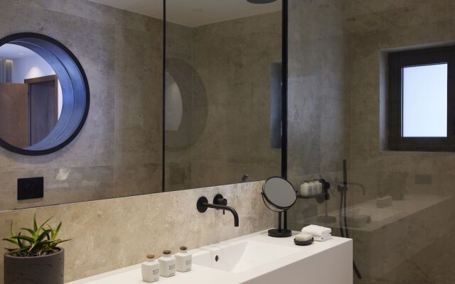 Aernia Suites & Art