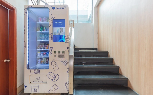 RedDoorz Premium near Paris Van Java Mall