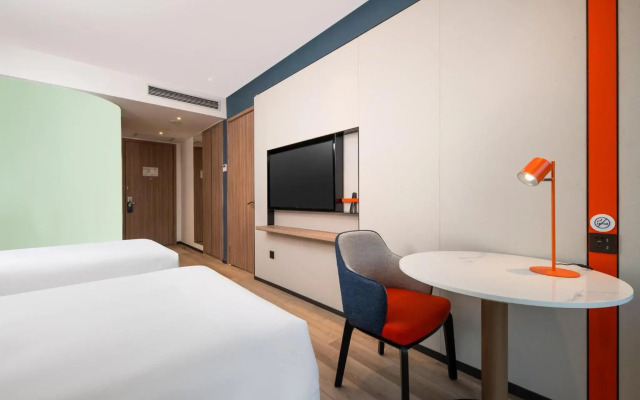 Holiday Inn Express Shanghai Pujiang by IHG