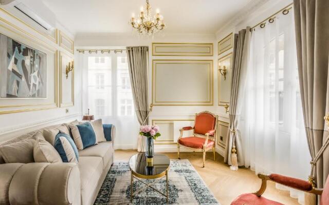 Luxury 6 Bedroom 5 bathroom Palace Apartment - Louvre View