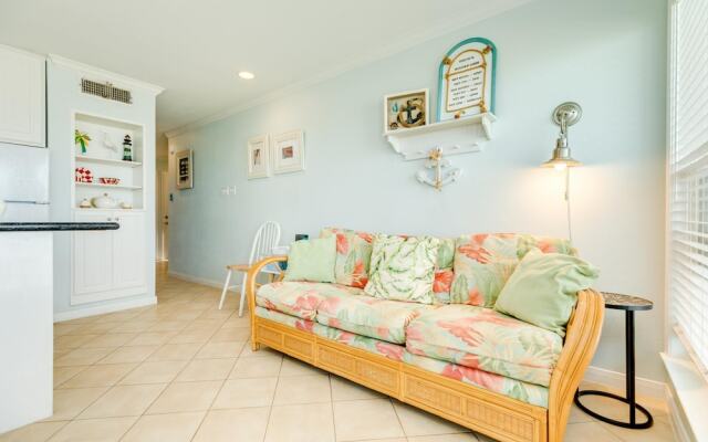 Beautiful Blue Heron Sleeps 6 Great Views